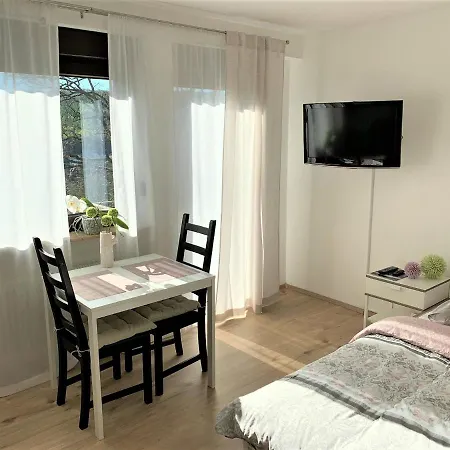 公寓 Modernes 1-zimmer-apartment Mit Kueche, Parkplatz, Kostenfreiem Wlan Und Netflix