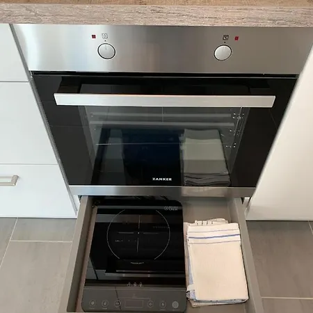 Modernes 1-zimmer-apartment Mit Kueche, Parkplatz, Kostenfreiem Wlan Und Netflix 公寓