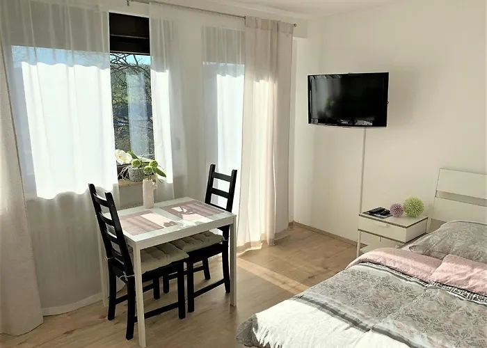 Daire Modernes 1-zimmer-apartment Mit Kueche, Parkplatz, Kostenfreiem Wlan Und Netflix